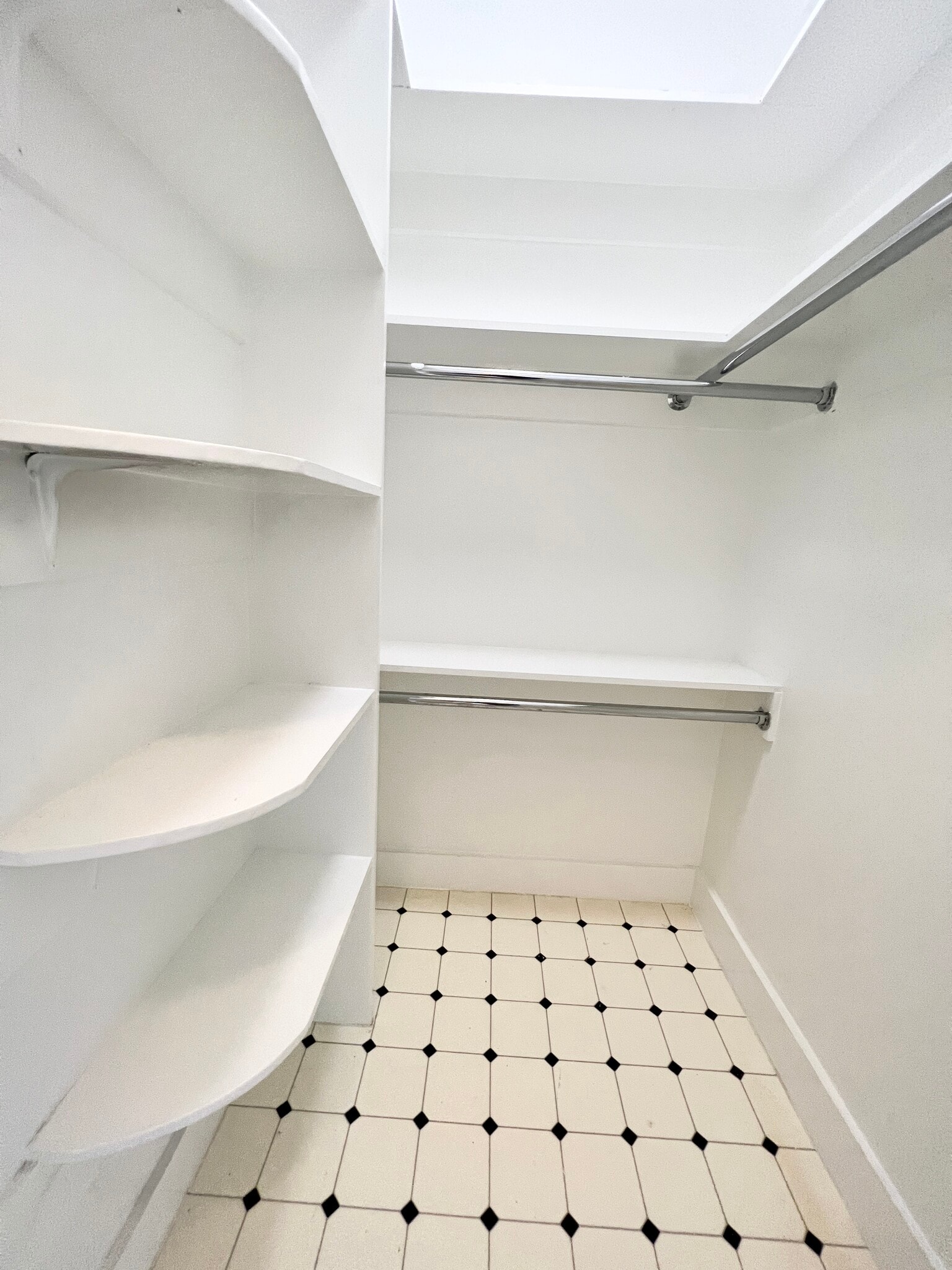 Building Photo - 711 Leavenworth St