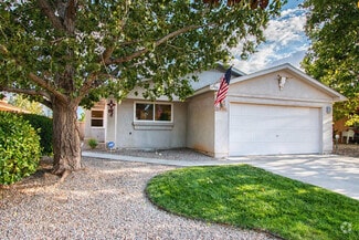 Building Photo - 3 bedroom home Northern Meadows