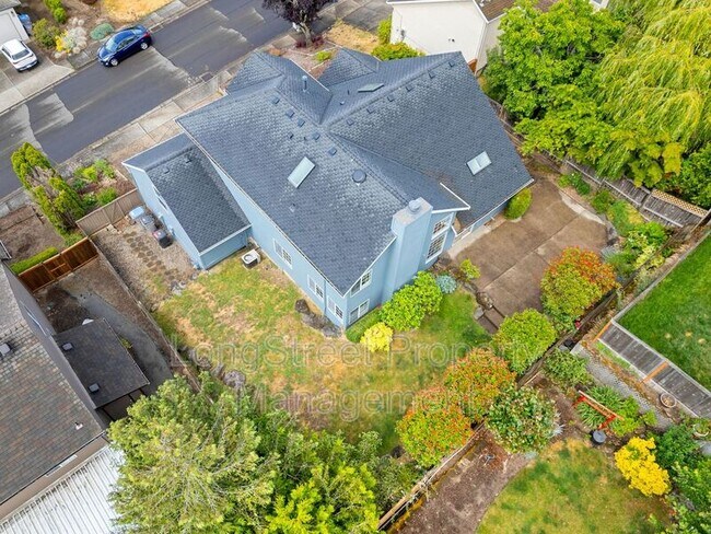 Building Photo - 15926 SW Hampshire Terrace