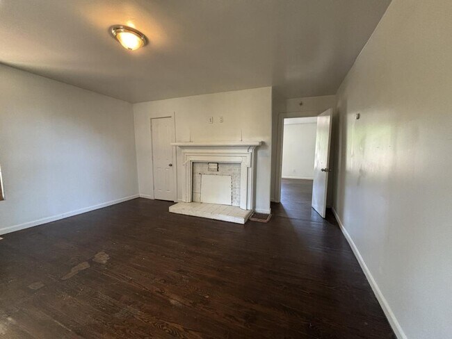Building Photo - 135 D St.