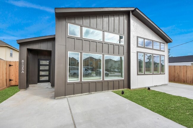 Building Photo - 8125 Cabot St