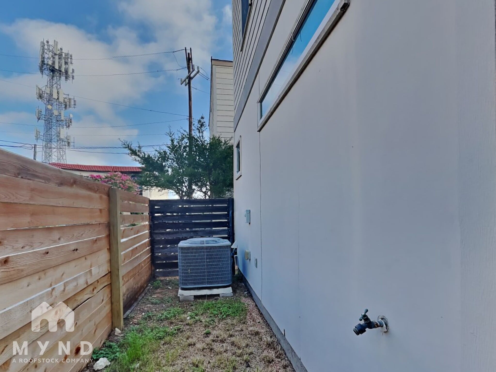 Building Photo - 118 E Myrtle St