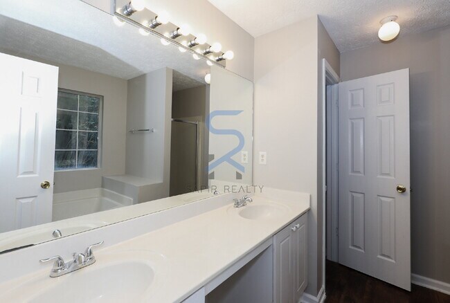Building Photo - 742 Bridgewood Ct