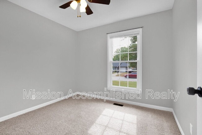 Building Photo - 3304 Redfox Rd