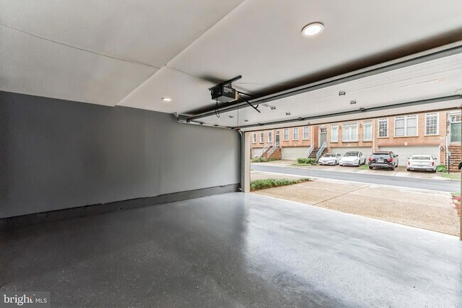 Building Photo - 8048 Kidwell Town Ct