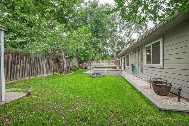 Building Photo - 3407 Hillstone Dr