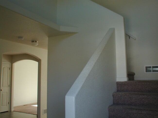 Building Photo - House For Lease