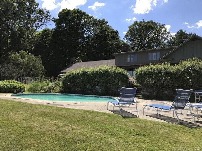 Building Photo - 107 Lime Rock Rd