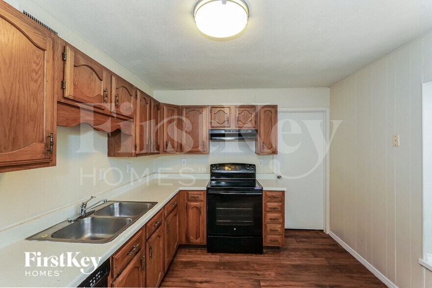 Building Photo - 4841 Trailwood Dr