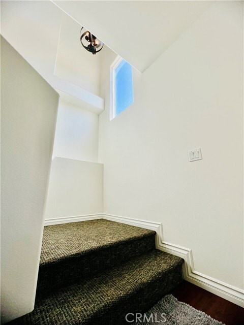 Building Photo - 10805 Pine St