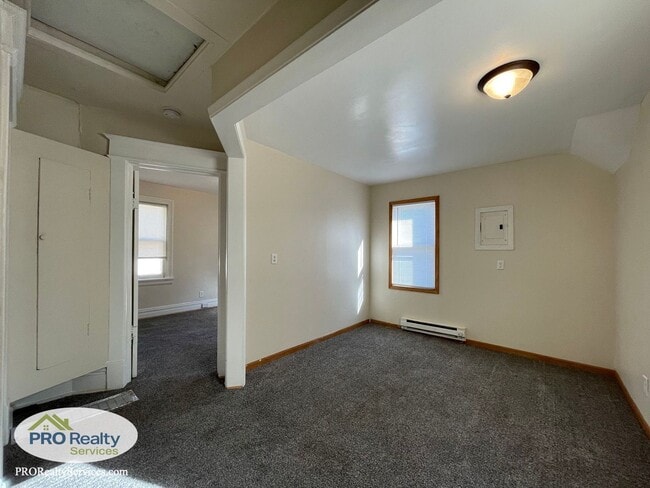 Building Photo - 3 Bedroom Plus Den Home