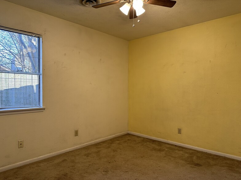 Building Photo - 103 Montego Ct