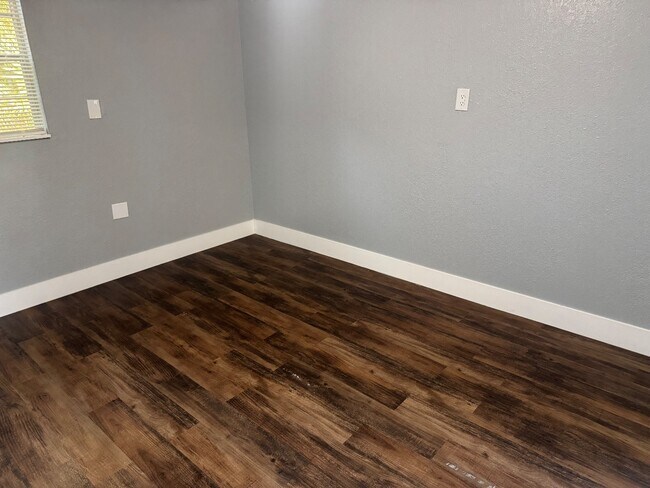 Building Photo - 3416 S 70th St