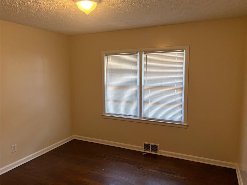 Building Photo - 2064 Montrose Dr