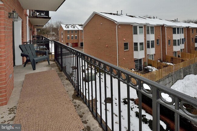 Building Photo - 6940 Fairfax Dr