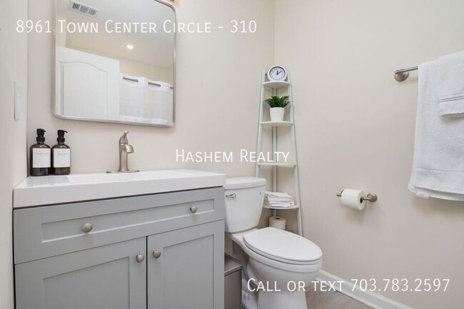 Building Photo - 8961 Town Center Cir