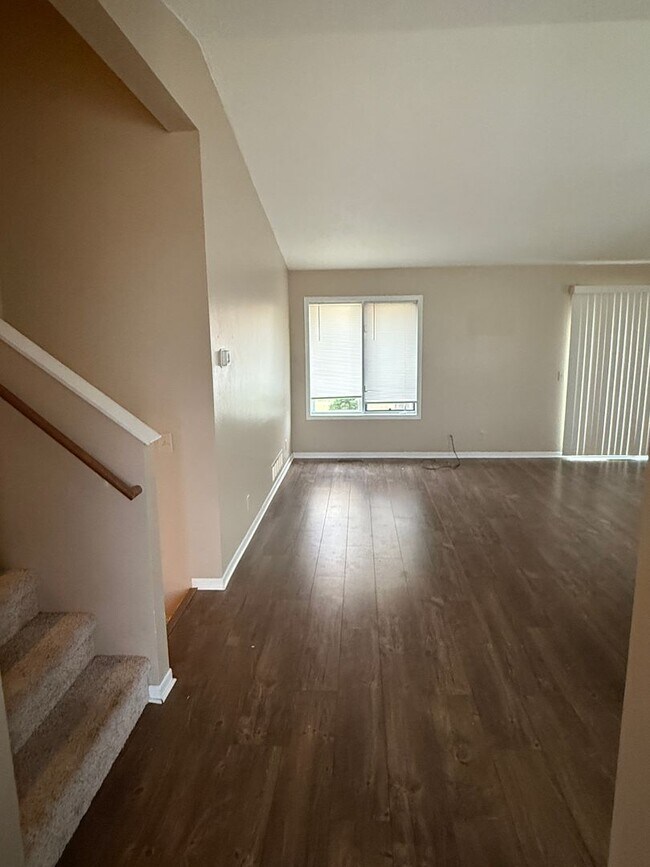 Building Photo - 3 Bedroom, 3 Bath Home for rent Close to t...