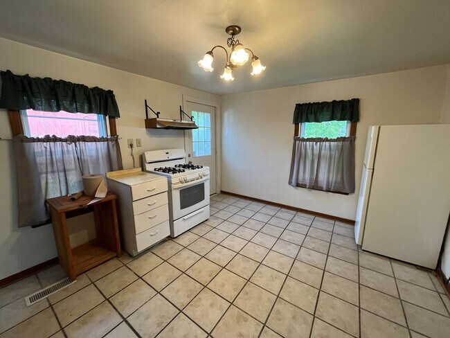 Building Photo - 508 St Claire