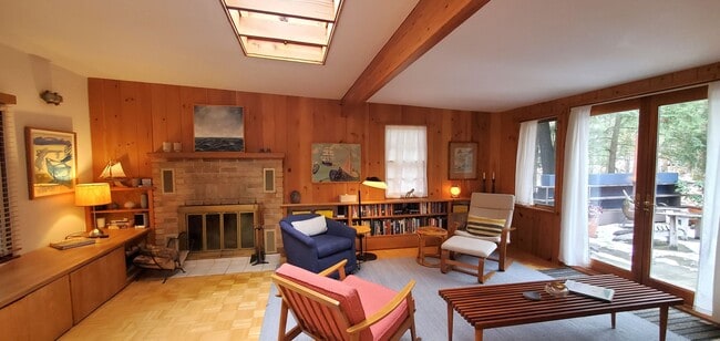 Building Photo - 2 Bedroom Extended Stay in Williamsburg with Low Off-Season Rates!