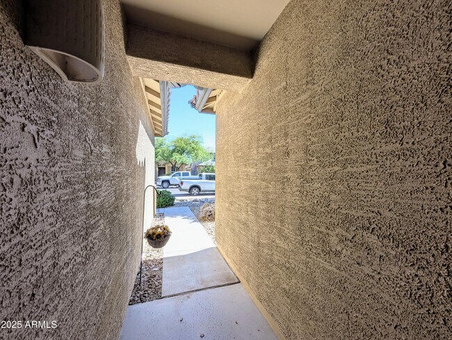 Building Photo - 2734 W Bowker St