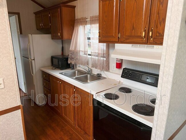 Building Photo - 127 Crider Cir