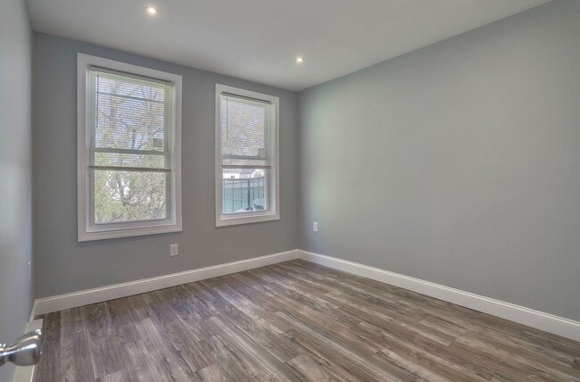 Building Photo - 237 Whiton St