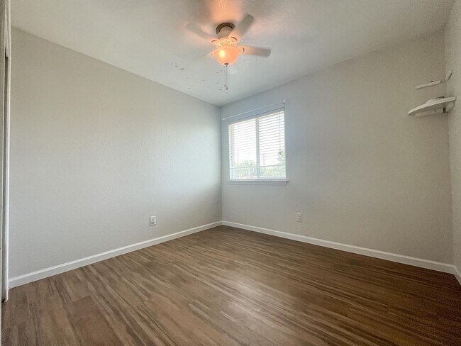 Building Photo - 1009 Mellow Breeze