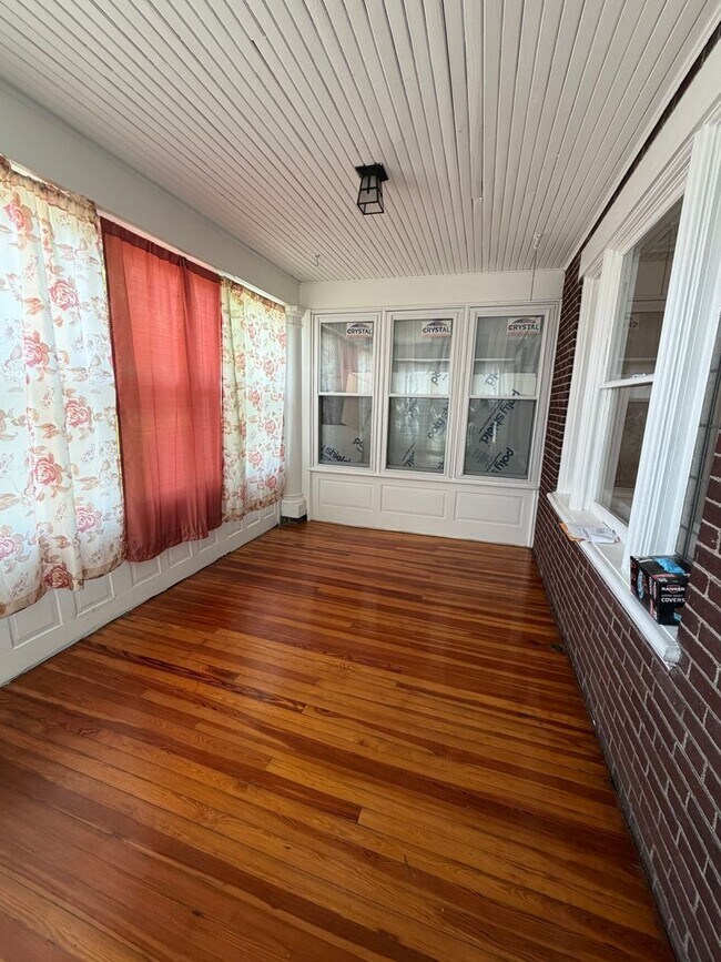 Building Photo - Spacious 3 Bedroom Home – Backyard + Porch Included!