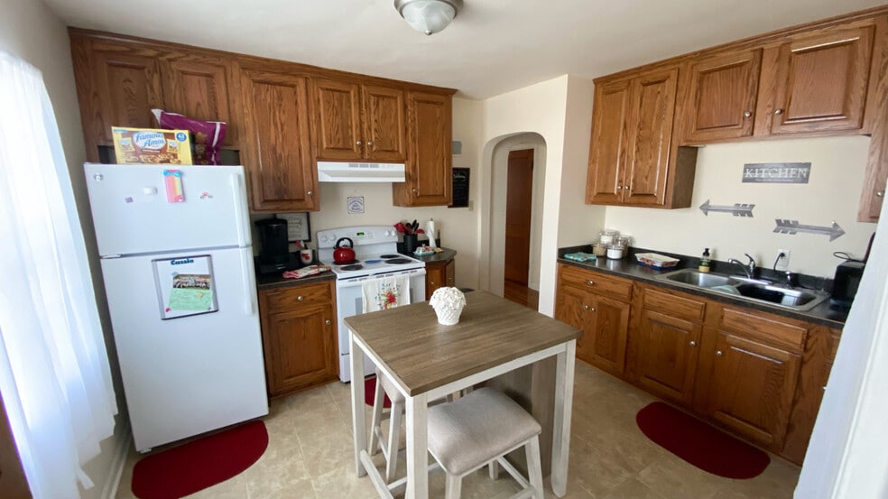 Kitchen - 227 W Dunklin St