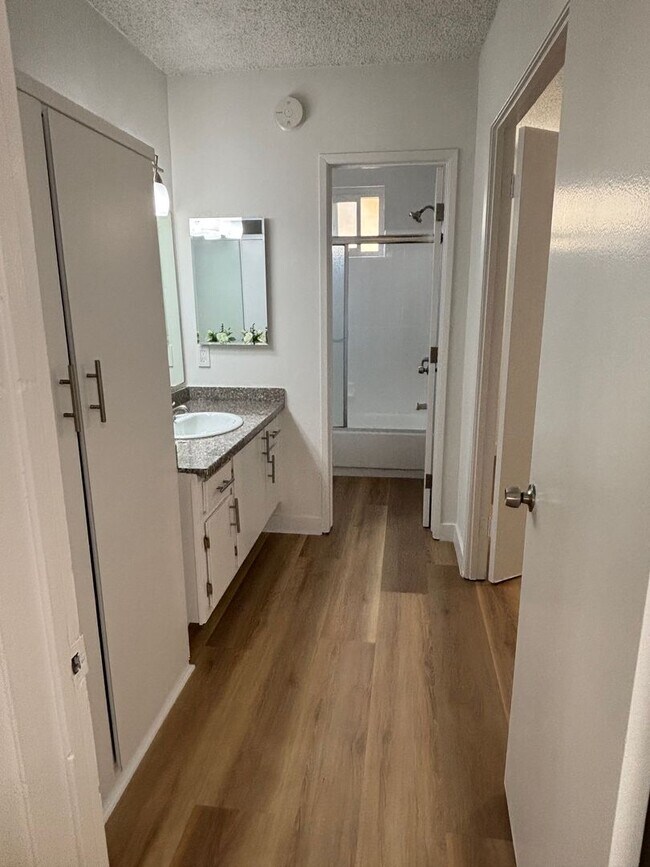 Interior Photo - 1645 N. Winona Blvd