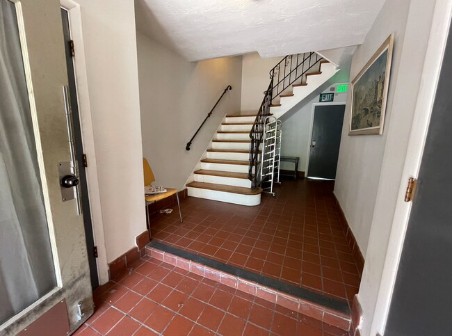 Building Photo - 2515 Ivy Dr