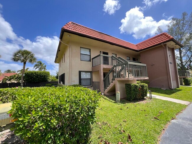 Building Photo - 21890 Lake Forest Cir