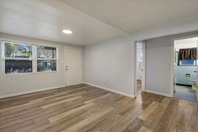Building Photo - 1507 E 33rd St