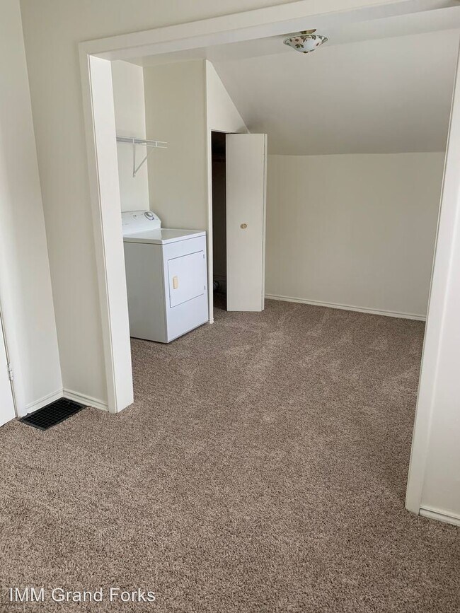 Building Photo - 524 N 7th St