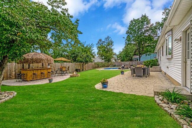 Building Photo - 3BR Ranch with In-Ground Pool & Garage in Toms River