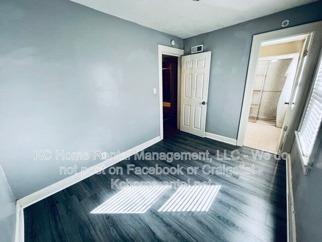 Building Photo - 1114 W 41st Terrace