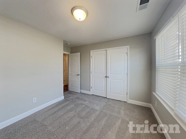 Building Photo - 1059 Berra Dr