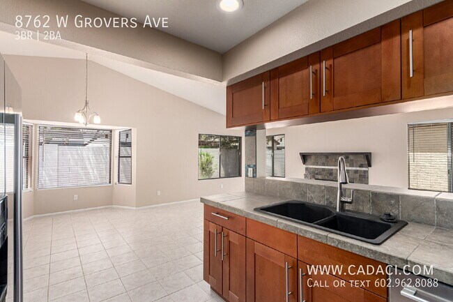 Building Photo - 8762 W Grovers Ave