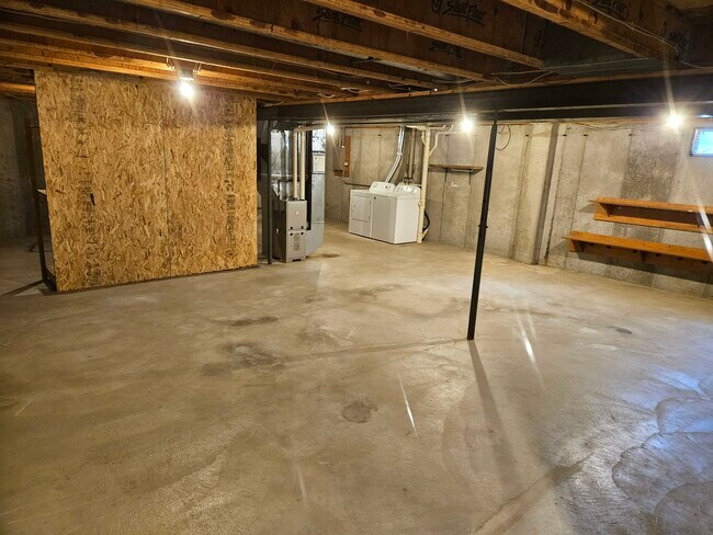Building Photo - 101 Meadowpark Dr