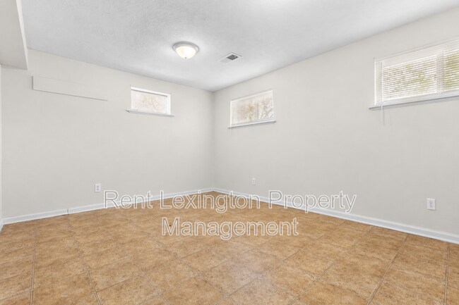 Building Photo - 3330 Tisdale Dr