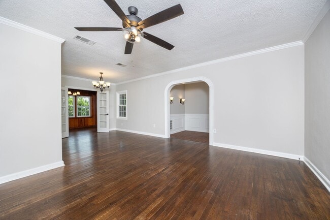 Building Photo - Renovated 4 Bedroom, 3 Bath home in Live Oak