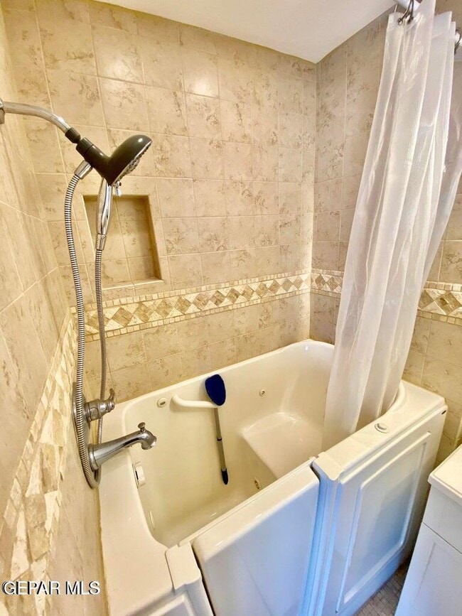 Building Photo - 3213 El Morro Rd