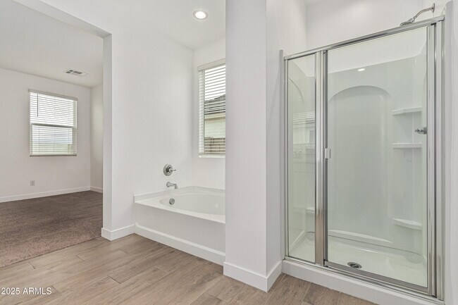 Building Photo - 305 E Leland Rd