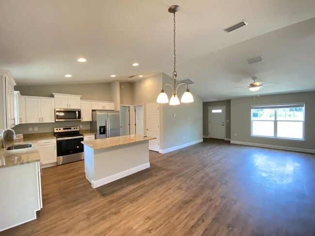 Building Photo - 130 Oak Cir