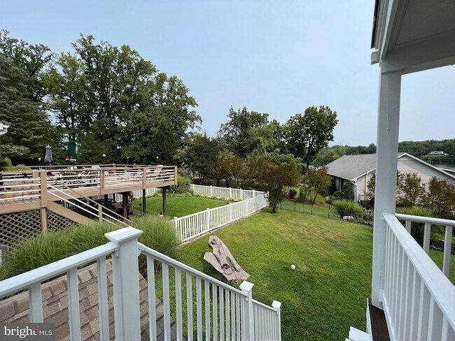 Building Photo - 504 Walnut Dr