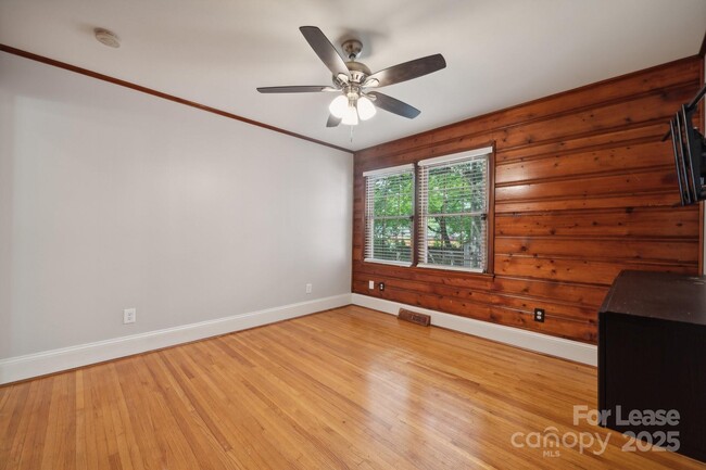 Building Photo - 1818 Woodland Dr