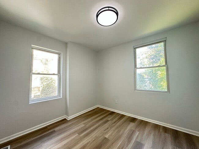 Building Photo - 276 Montana St