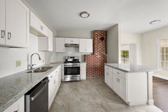 Building Photo - 5001 McKinney St