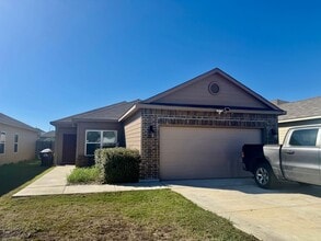 Building Photo - Beautiful 3 bedroom single story home in St Hedwig