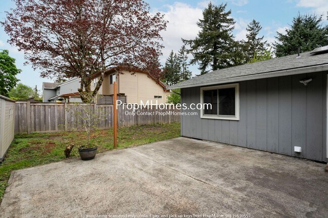 Building Photo - Three Bedroom Escape in Oregon City!